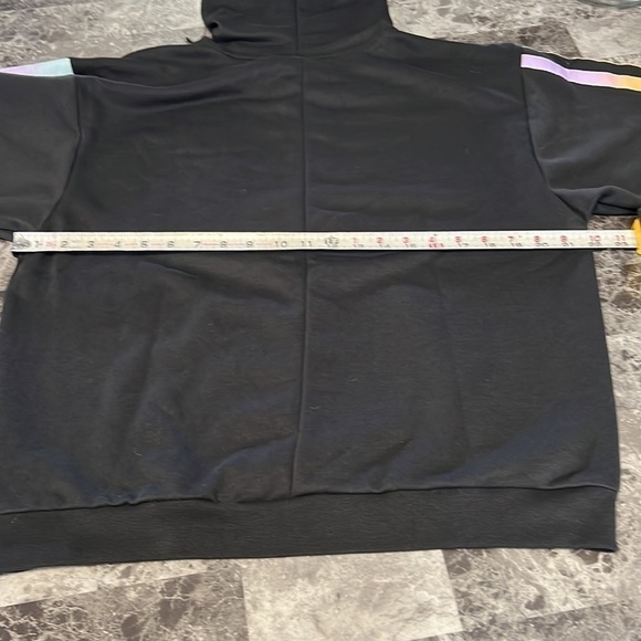 Adidas Basketball Donovan Mitchell Short Sleeve Hoodie Size Small loose fit - Picture 13 of 14